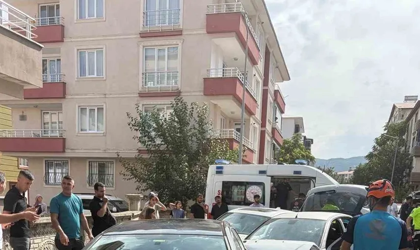 Bingöl'de üç aracın karıştığı zincirleme kaza: 1 kişi yaralandı