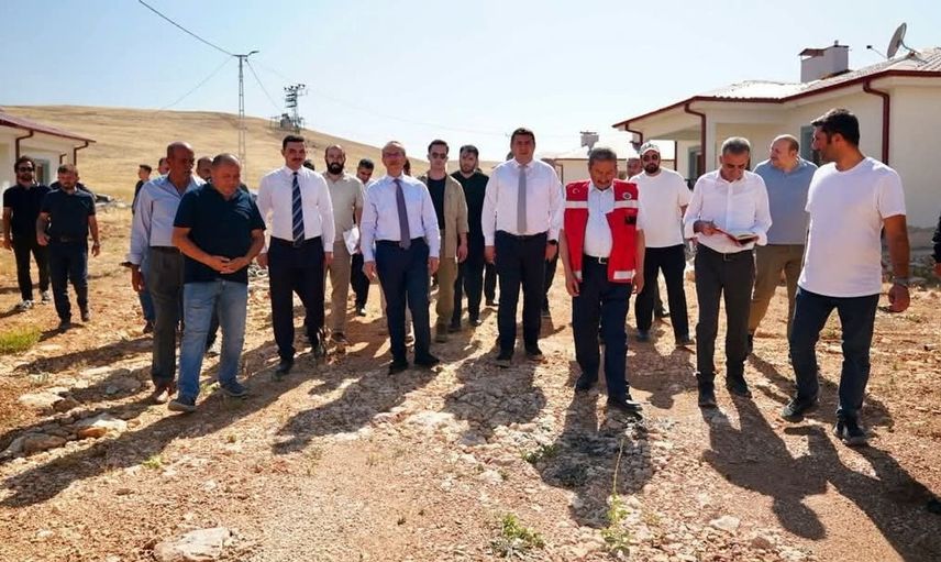 Darende'de öğretmenevi, kütüphane ve deprem konutları incelendi