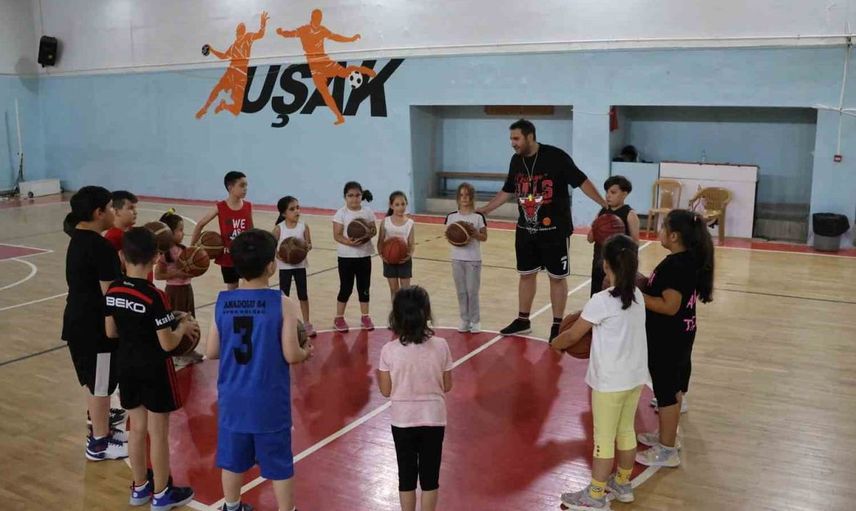 Uşak Belediyesi yaz spor okullarında eğlenceli aktiviteler devam ediyor