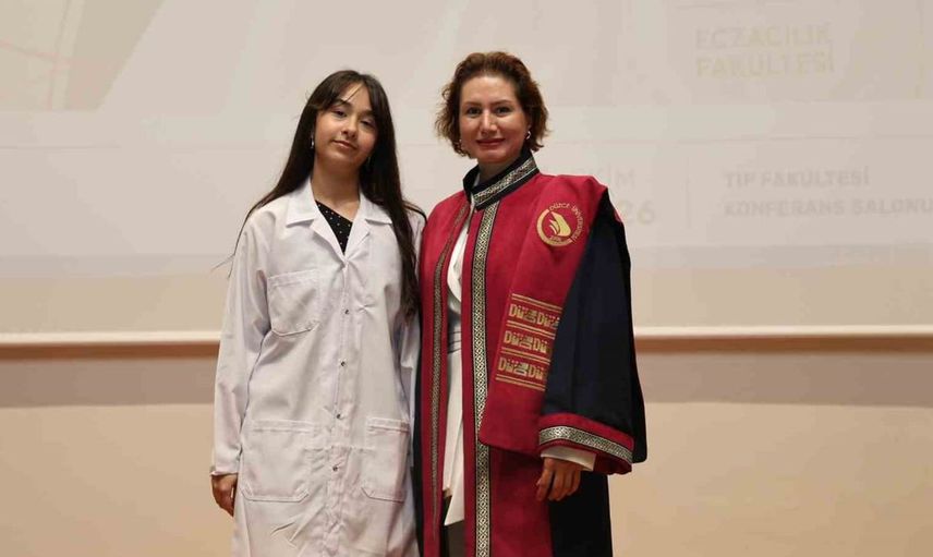 Geleceğin eczacıları beyaz önlük giyerek meslek hayatına adım attı