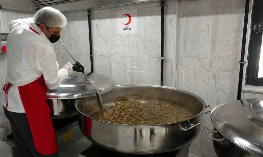 Kars'ta ihtiyaç sahiplerine umut taşıyan Kızılay Aşevi hizmete açıldı