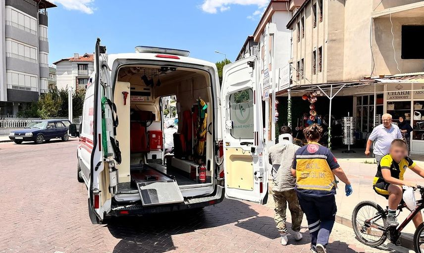 Kula'da otomobil ile motosiklet çarpıştı: 2 yaralı