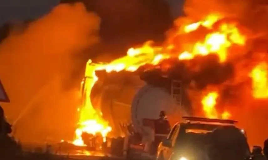 Köyceğiz'de yakıt tankerinde çıkan yangın ormanlık alana yayıldı