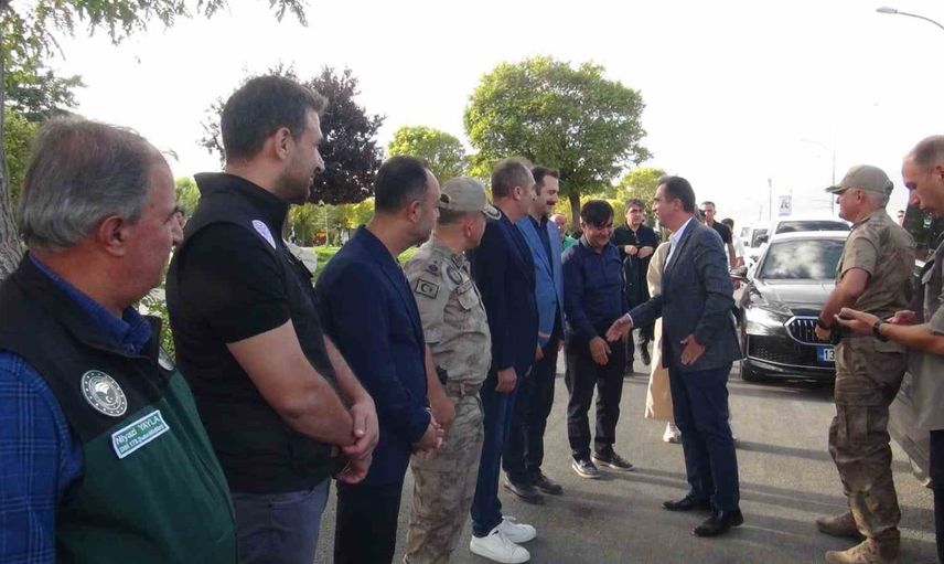 Van Gölü'ndeki dip çamuru temizliği için çalışmalar hızlandı