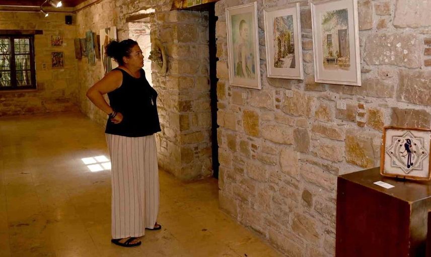 Kuşadası'nda mezun sanatçılar ortak sergide buluştu