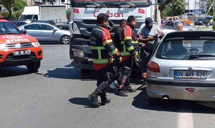 Aydın'da beton mikseri ile otomobil çarpıştı, 2 kişi yaralandı