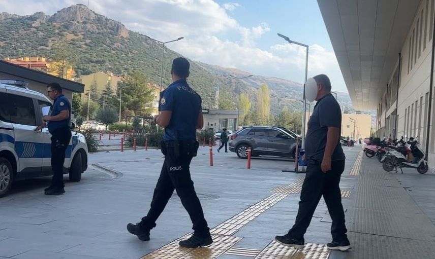 Burdur'da park kavgasında baba ve oğlu bıçaklandı, şüpheli tutuklandı