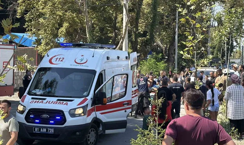Düzce'de suya giren çocuk, babasının yardımıyla hayata döndü