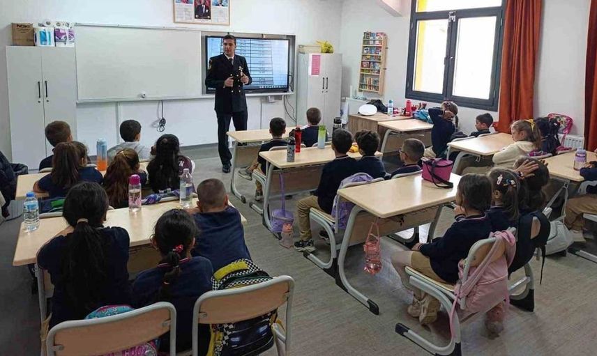 Geleceğin denizcileri için bilgilendirme seferberliği: Sahil Güvenlik öğrencilerle buluştu