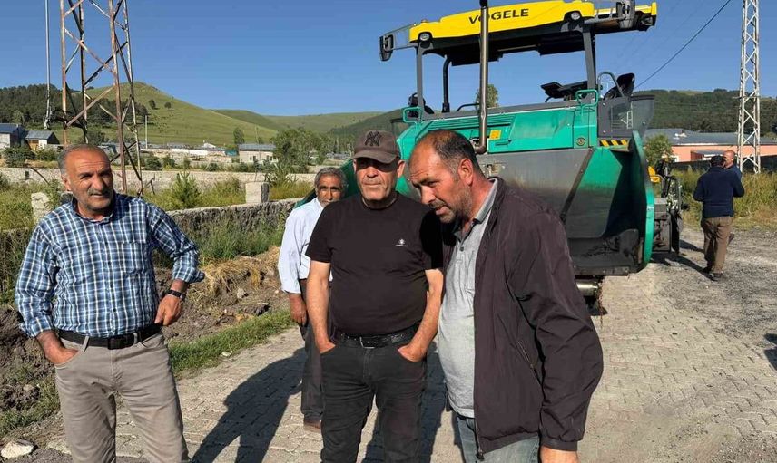 Hamamlı köyü sıcak asfaltla buluşuyor: Sarıkamış’ta ulaşım konforu artıyor