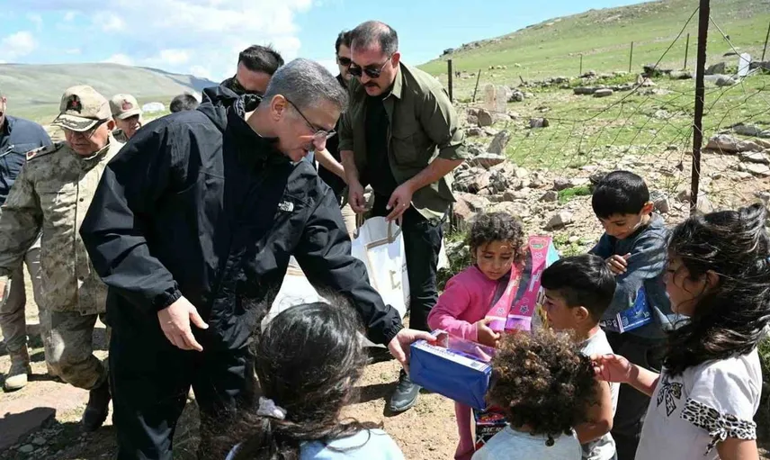 Vali Baruş, Dumlu Baba Yaylası'ndaki göçerlerle bir araya geldi