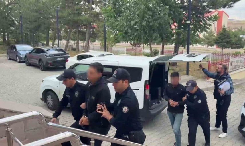Zara'da soygun yapan üç zanlı, 11 iş yerinde hırsızlıkla yakalandı
