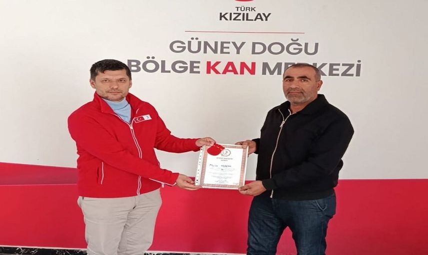 Hakkari'den kan bağışçısına örnek ödül: Murat İrdem madalyayla onurlandırıldı