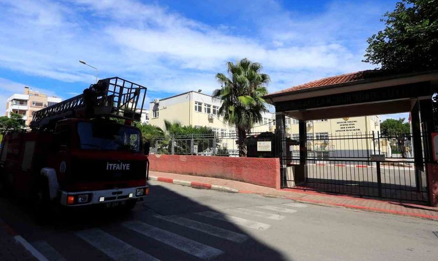 KPSS sınavı sonrası kilitlenen kadın itfaiye tarafından kurtarıldı