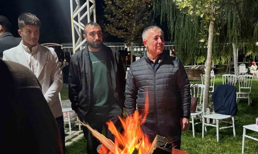 Bilecik'te gençlik enerjisi arttı: AK Parti teşkilatı gençlerle buluştu