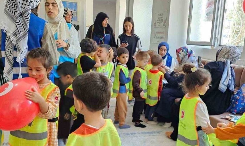 Geleceğin ressamları barış ve kardeşlik için bir araya geldi