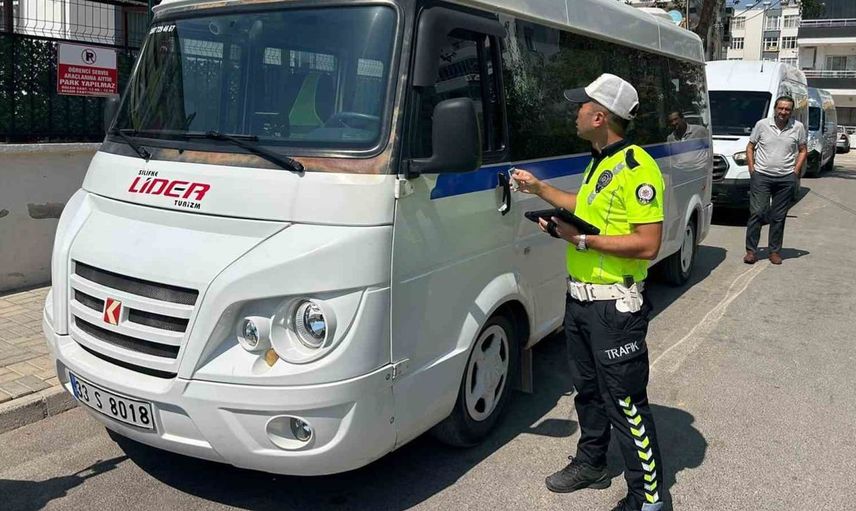 Mersin'de öğrencilerin güvenliği için okul önlerinde trafik denetimleri başlatıldı