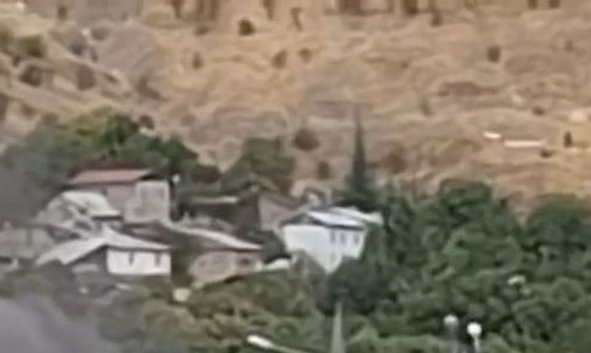 Elazığ'da beton mikseri sürücüsü kamyon yangınına müdahale etti