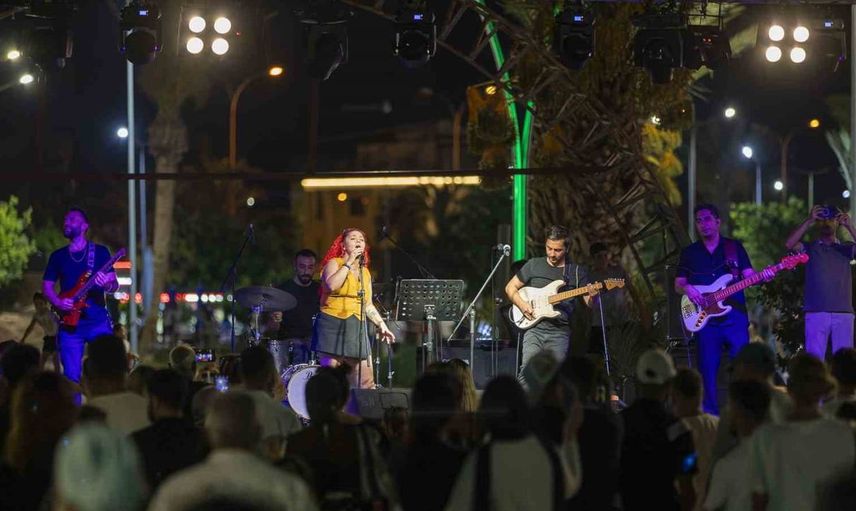 Mersin'de yaz akşamları konserlerle renklendiriliyor