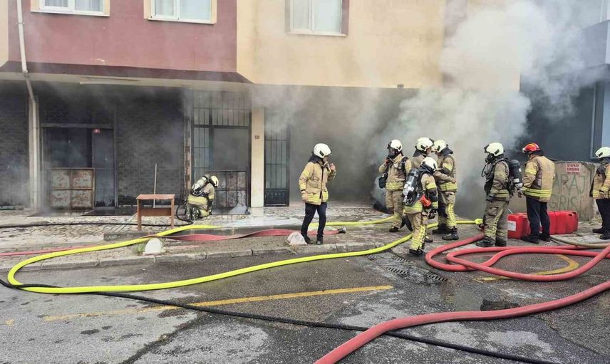 Üsküdar'da iş yerinde yangın nedeniyle panik yaşandı