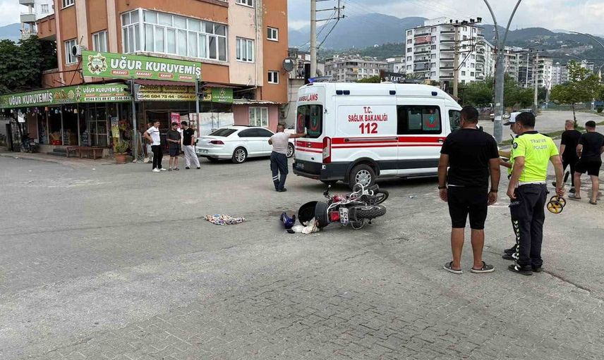 Osmaniye'de otomobil ile motosiklet çarpıştı: 1 yaralı