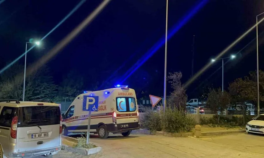 Çankırı'da iki hafif ticari aracın çarpışması sonucu 9 kişi yaralandı
