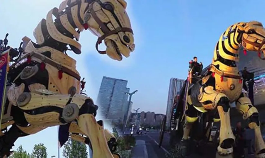 50 Tonluk Dev Robot At Görenlerin Dikkatini Çekti
