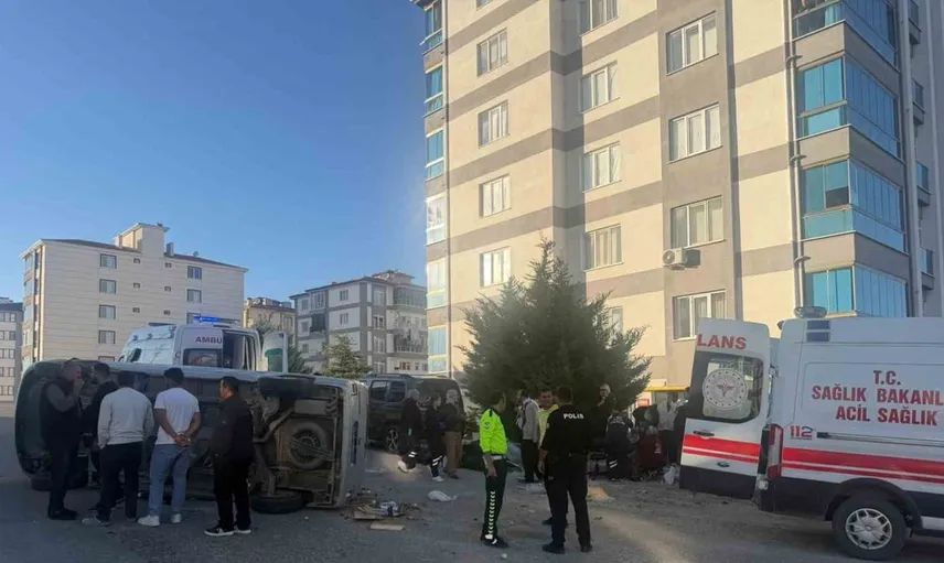 Eskişehir'de minibüs otomobille çarpıştı: 5 kişi hafif yaralı