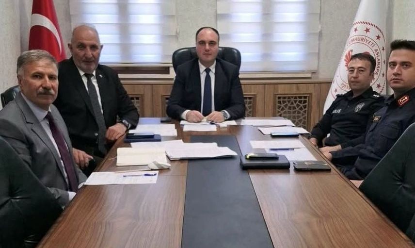 Aslanapa'da okul güvenliği toplantısında yeni önlemler masaya yatırıldı