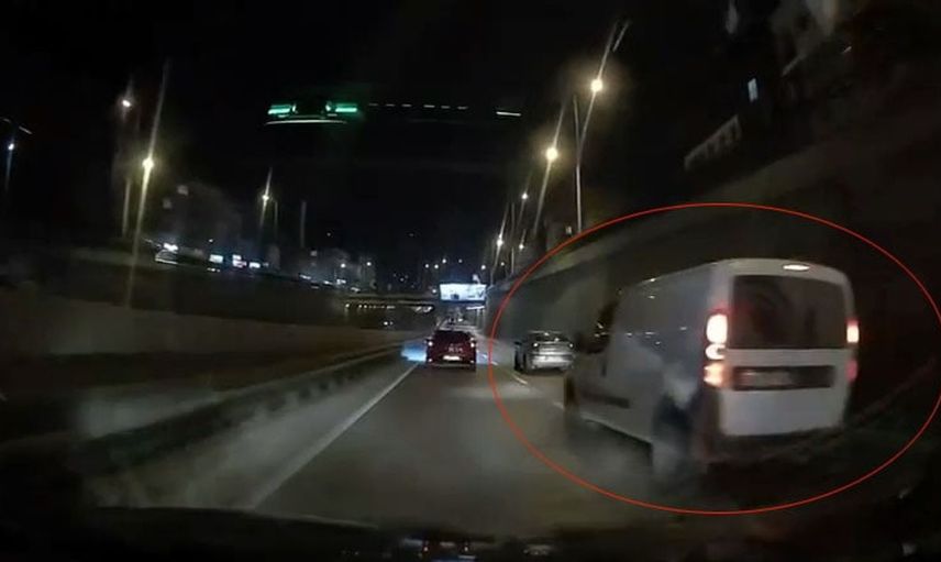 Bursa'da trafikte tehlike yaratan makas atma anları kaydedildi