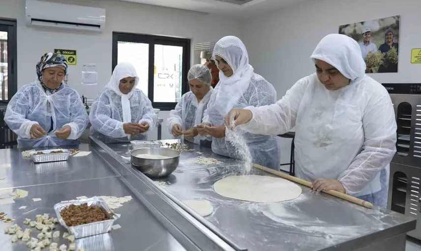 Mersin'de kadınlar eski köy okulunu üretim merkezine dönüştürüyor