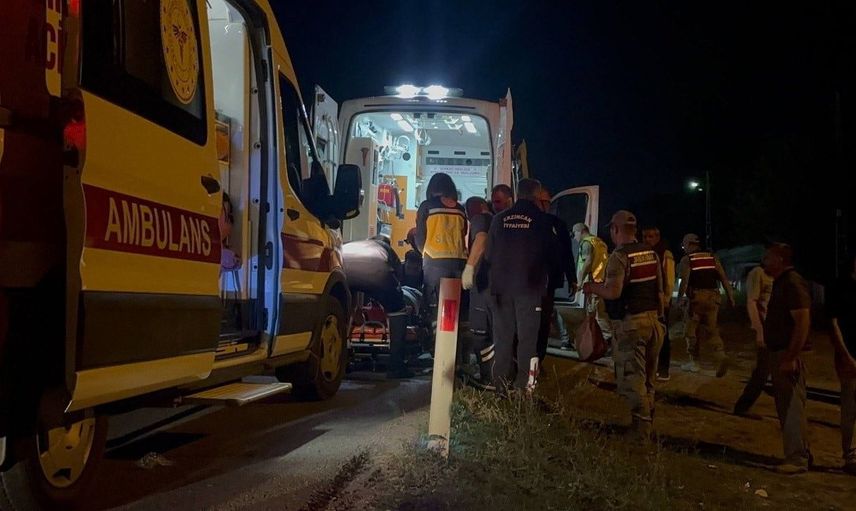 Erzincan'da kaza: otomobil takla attı, karı-koca hastaneye kaldırıldı