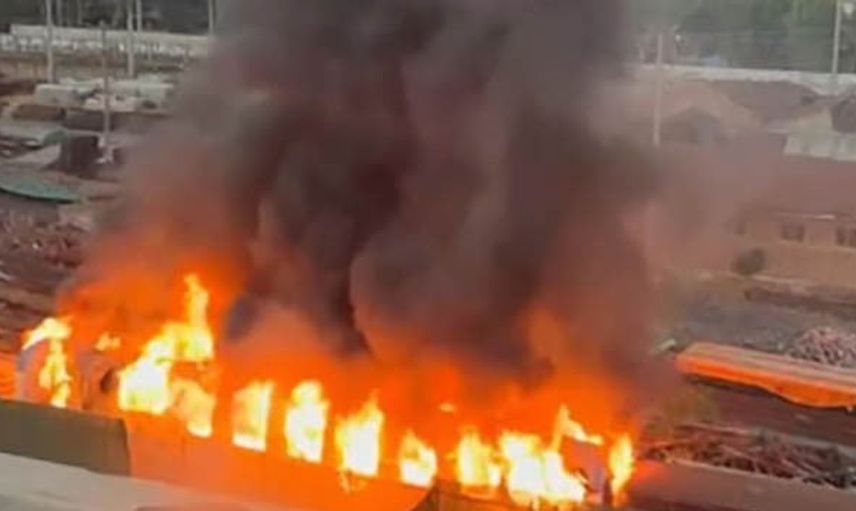 Alsancak'ta patlama sesiyle birlikte çıkan yangın paniğe yol açtı