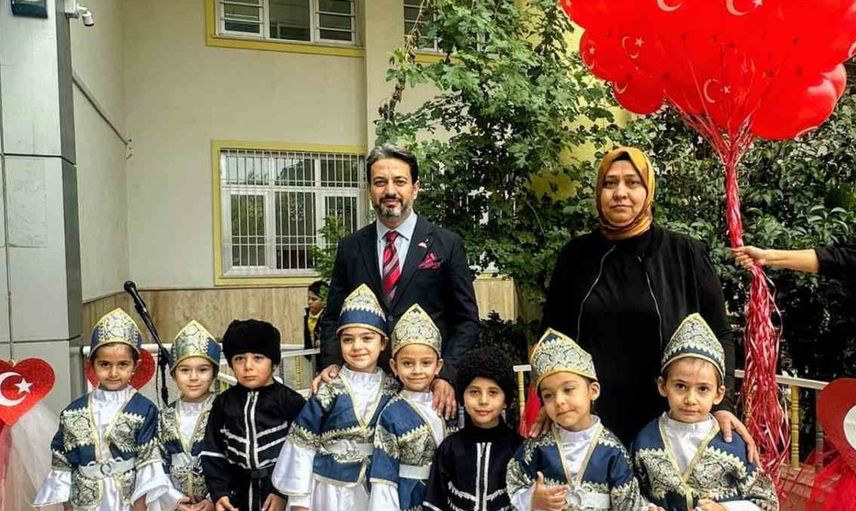 Şehitkamil Empati İlkokulu'nda 29 Ekim coşkusu: Öğrenciler sahne aldı
