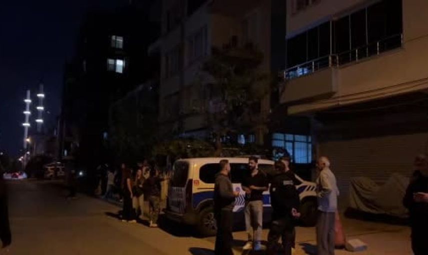 Mersin'de üç katlı binada meydana gelen zemin çökmesi sonrası tahliye gerçekleştirildi