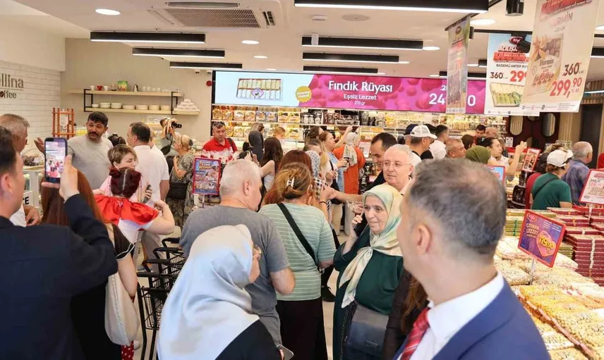 Tuğba Kuruyemiş, 40 yıllık geçmişiyle 133. şubesini Aydın'da açtı