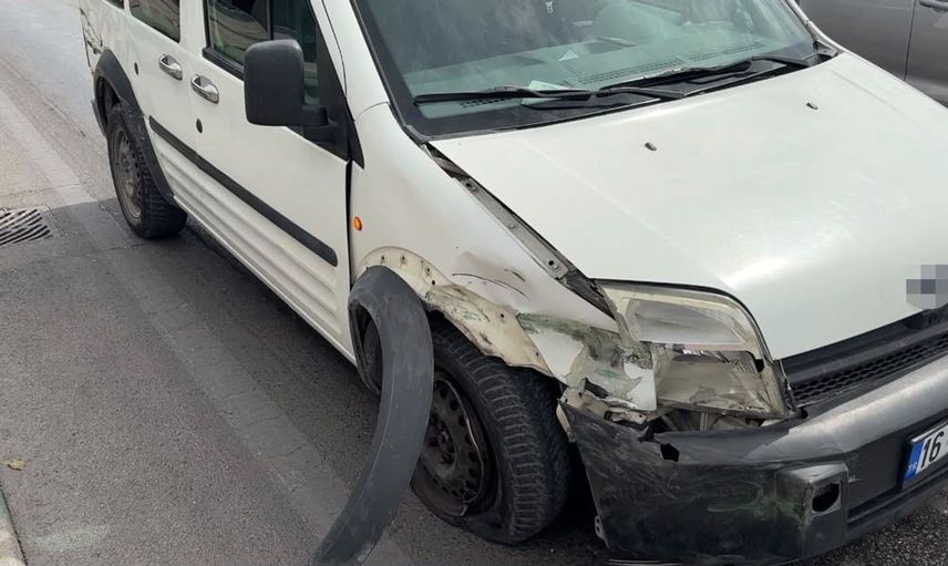 Bursa'da ticari aracın şerit değiştirmesi kazaya yol açtı