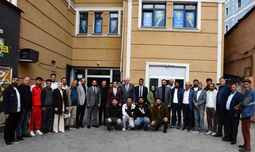 Esnafla buluşan AK Parti Milletvekili Öz, Sarıkamış'ta görüş alışverişinde bulundu