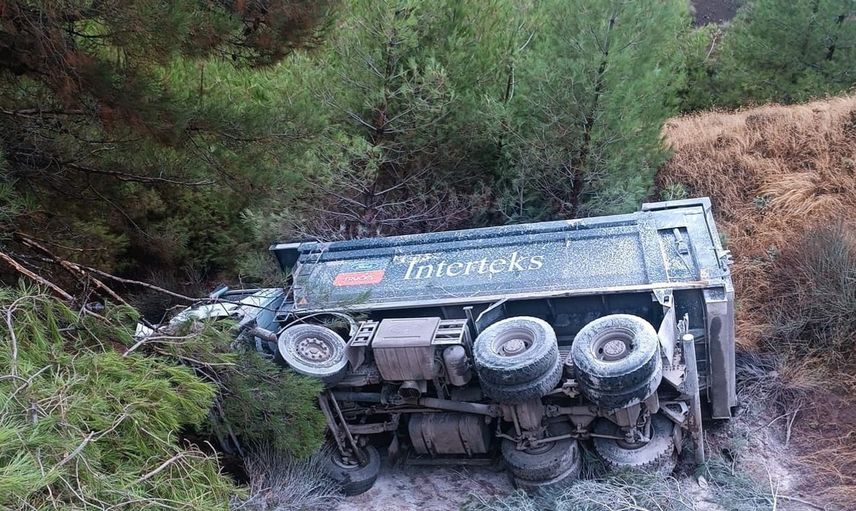 Adıyaman'da hafriyat kamyonu devrildi: Yaralı var