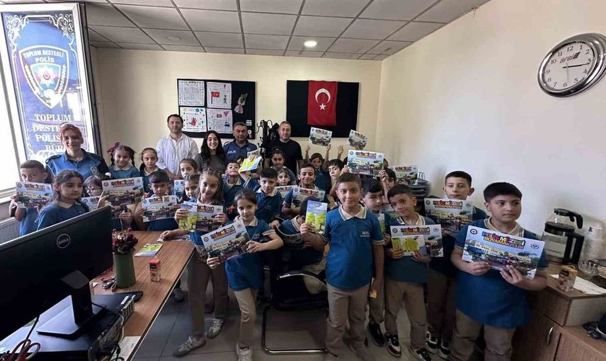 Yüksekova'daki öğrenciler polislik bürosunu ziyaret etti