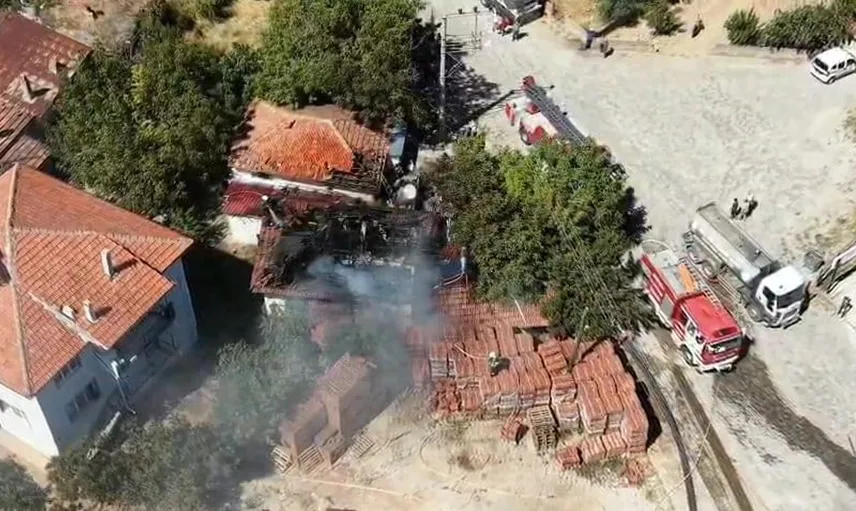 Bahçede ateş yakmak evin kül olmasına neden oldu