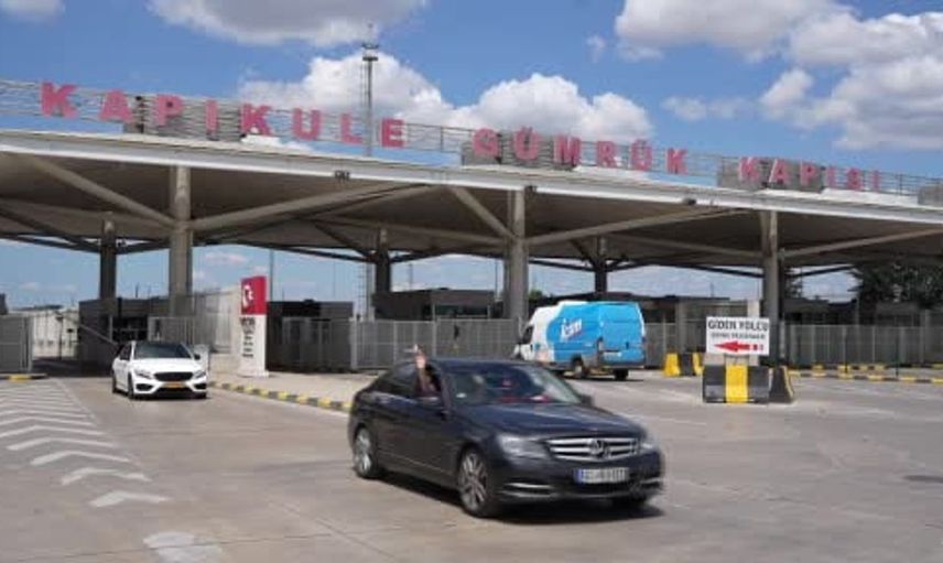 Gurbetçilerin Türkiye yolculuğu devam ediyor: 'Bayrağı görünce yorgunluğumuz geçiyor'