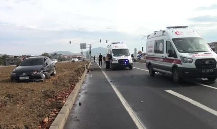 Gaziantep'te kavşakta iki otomobil çarpıştı