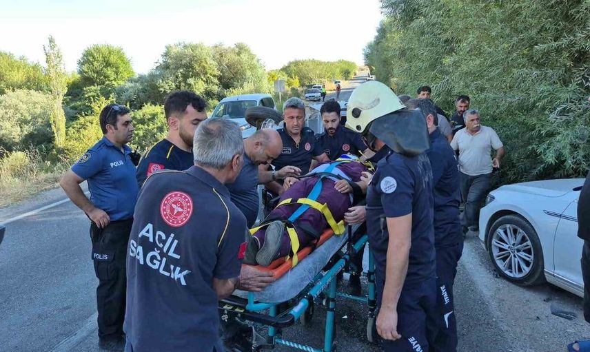 Adıyaman'da gerçekleşen otomobil kazasında 2 kişi yaralandı