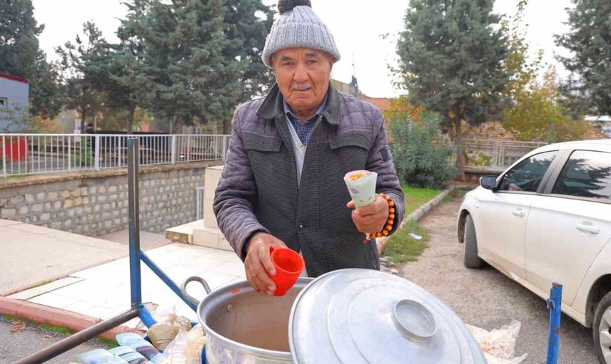 Sokakların nohut ustası: 35 yıldır el arabasıyla satış yapıyor