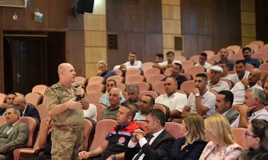 Iğdır Valisi Taşolar muhtarlarla bir araya geldi: Talepler hızla değerlendirilecek