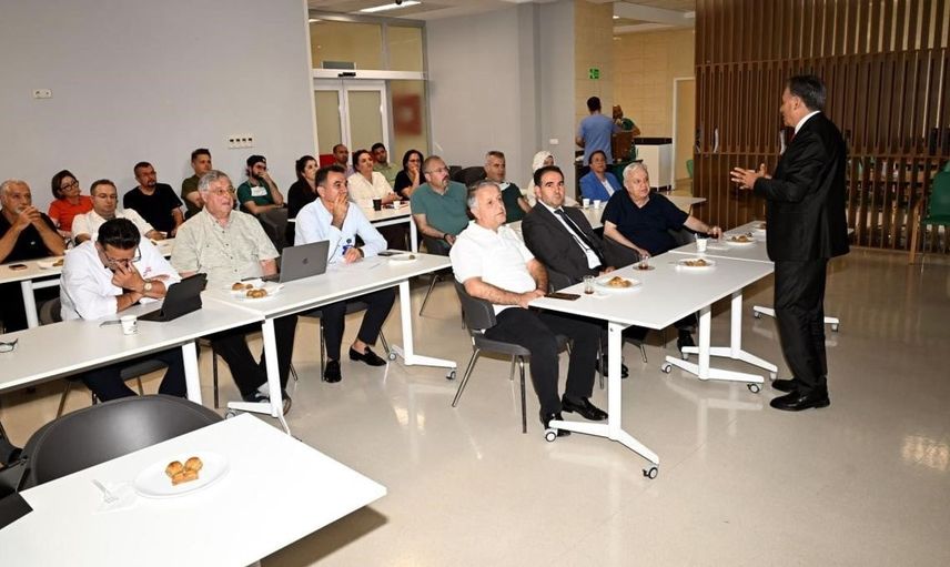 Rektör Akpolat, karaciğer nakli enstitüsünün önemli çalışmalarını inceledi