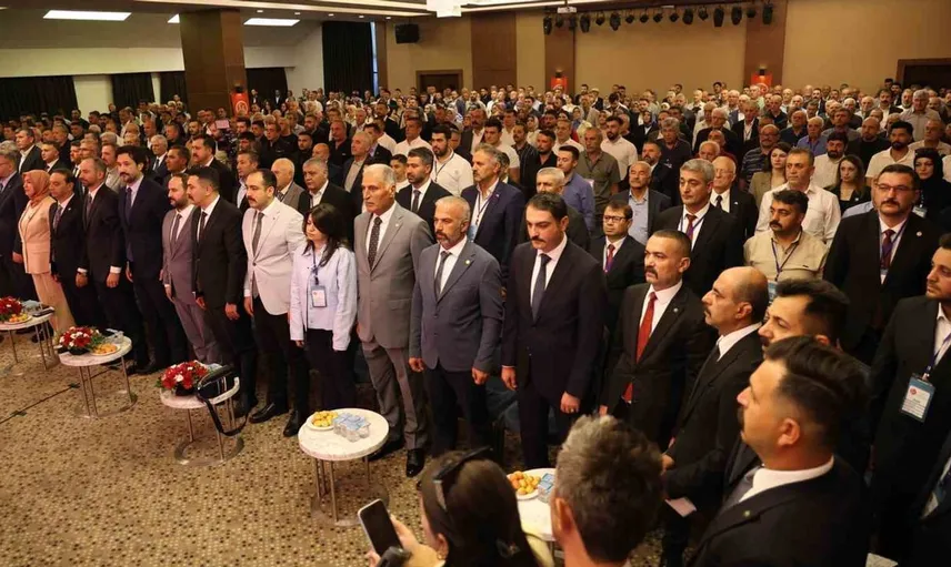 MHP Sivas İl Kongresi'nde Hakan Uygun güven tazeledi