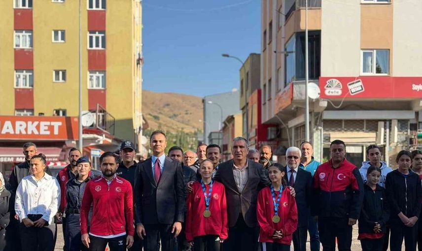 Çamardı'da Balkan şampiyonu güreşçilere sevgi dolu karşılama
