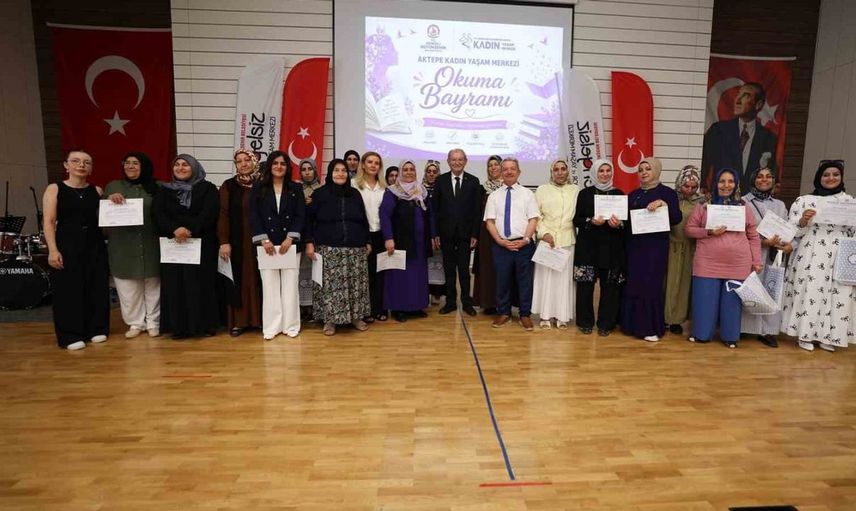Denizli'de kadınlar eğitim geleceği için sertifika aldı